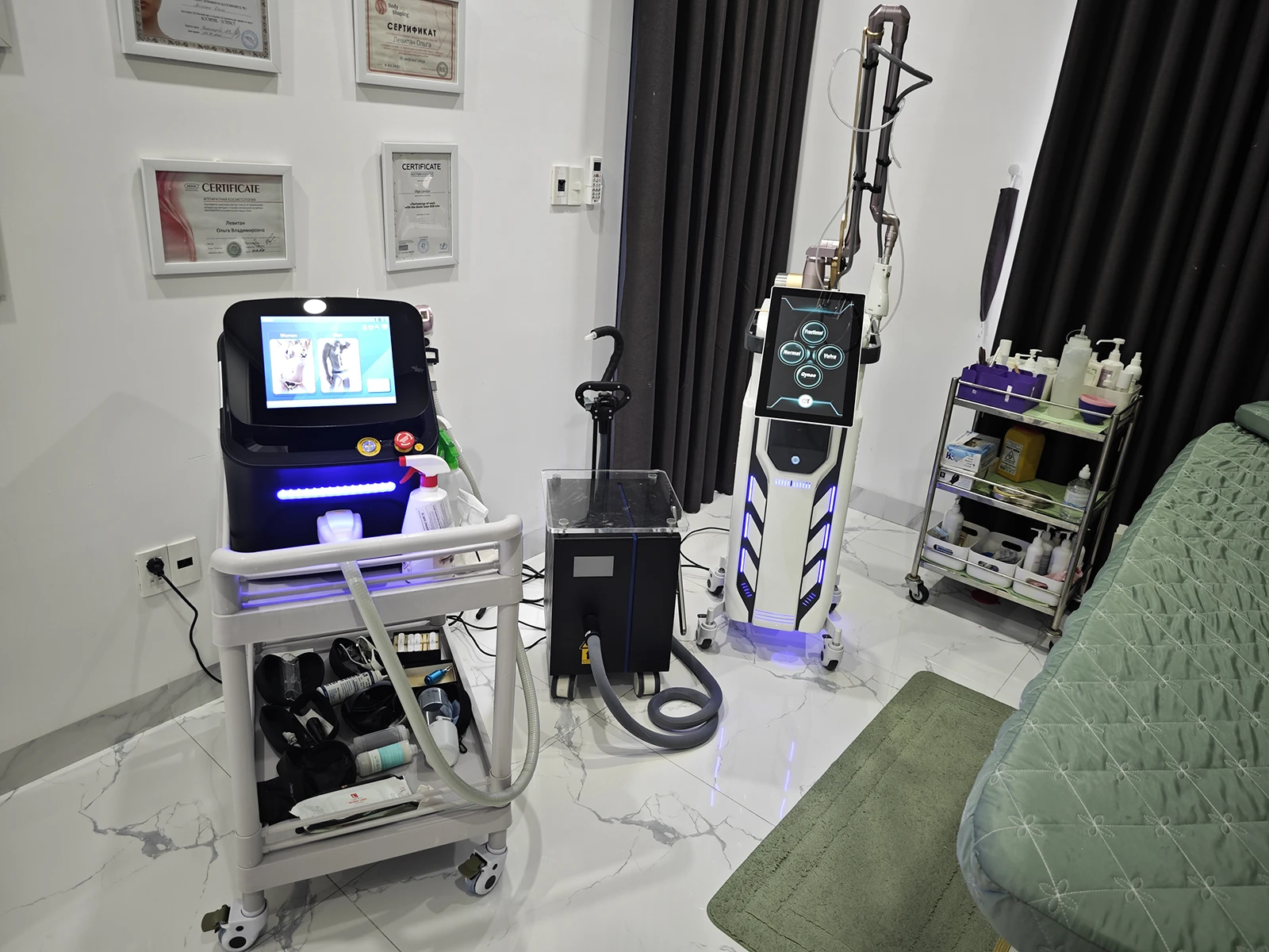 LeviLaser studio room with certified laser platforms
